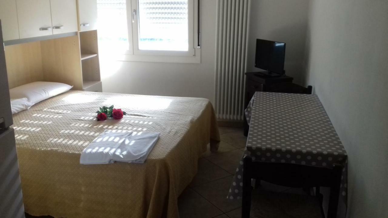 Villa Glori Affitto Camere Monolocali Карпи Экстерьер фото